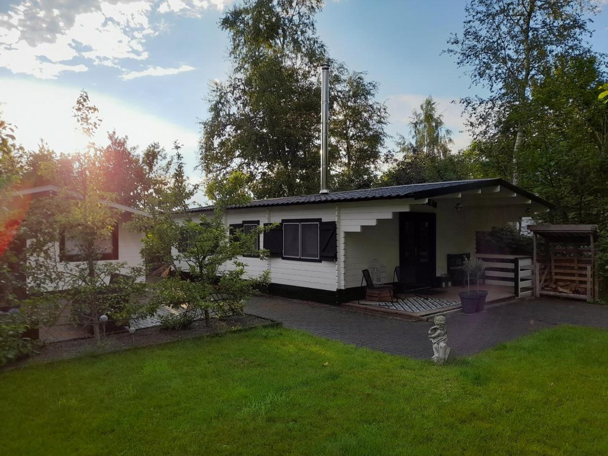 Carpe Diem, Het Ruime Chalet Met Houtkachel Nabij Wildlands Emmen Schoonebeek Ruang foto